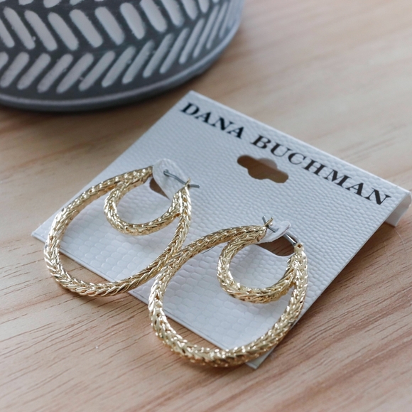 ❤️3 FOR $20❤️Dana Buchman Gold Hoop Earrings - Picture 1 of 3